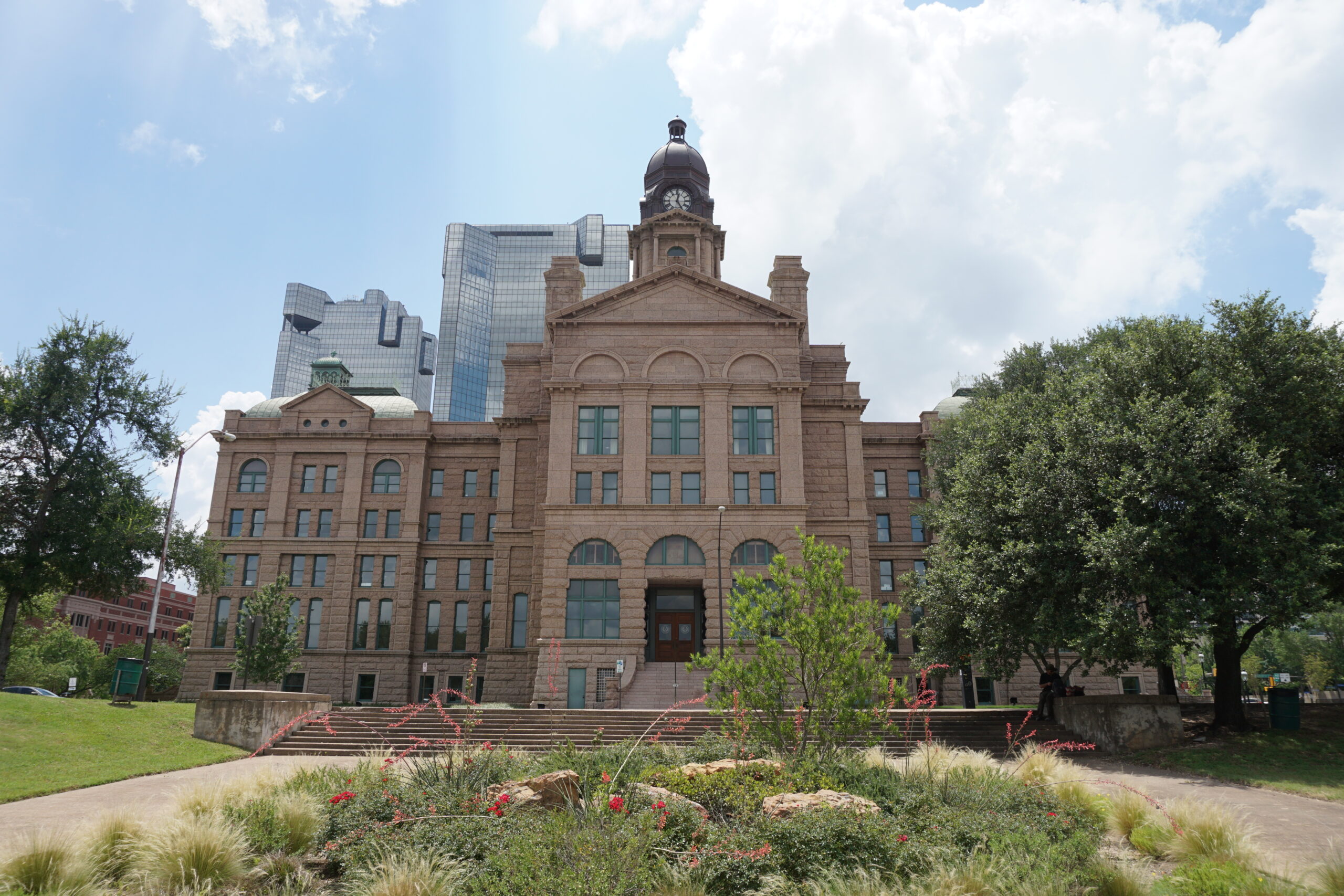 Fort_Worth_June_2016_32_(Tarrant_County_Courthouse)